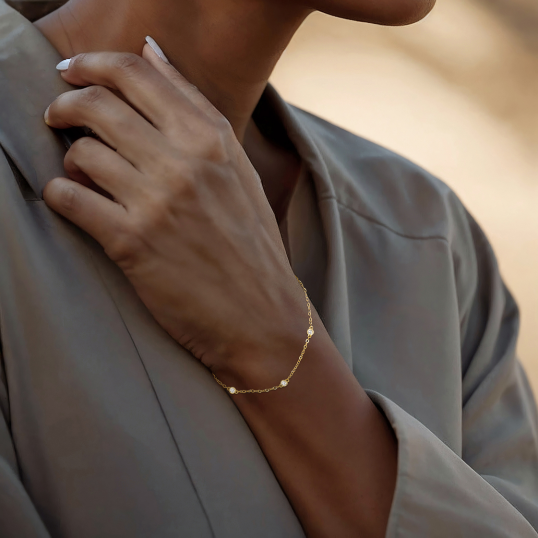 Bracelets carefully curated in gold or silver